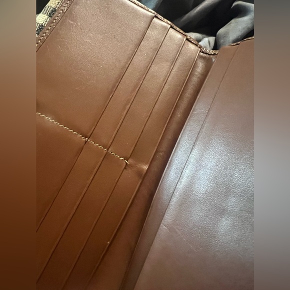 Burberry’s Wallet - Picture 7 of 8